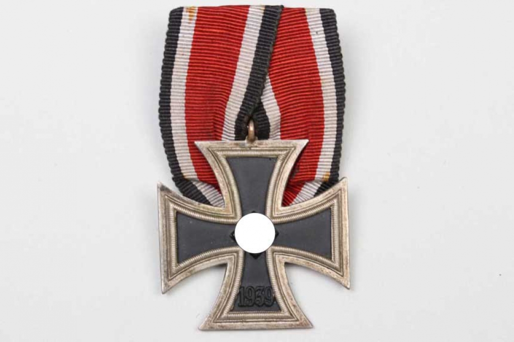 1939 Iron Cross 2nd Class on medal bar - Juncker (zinc core)