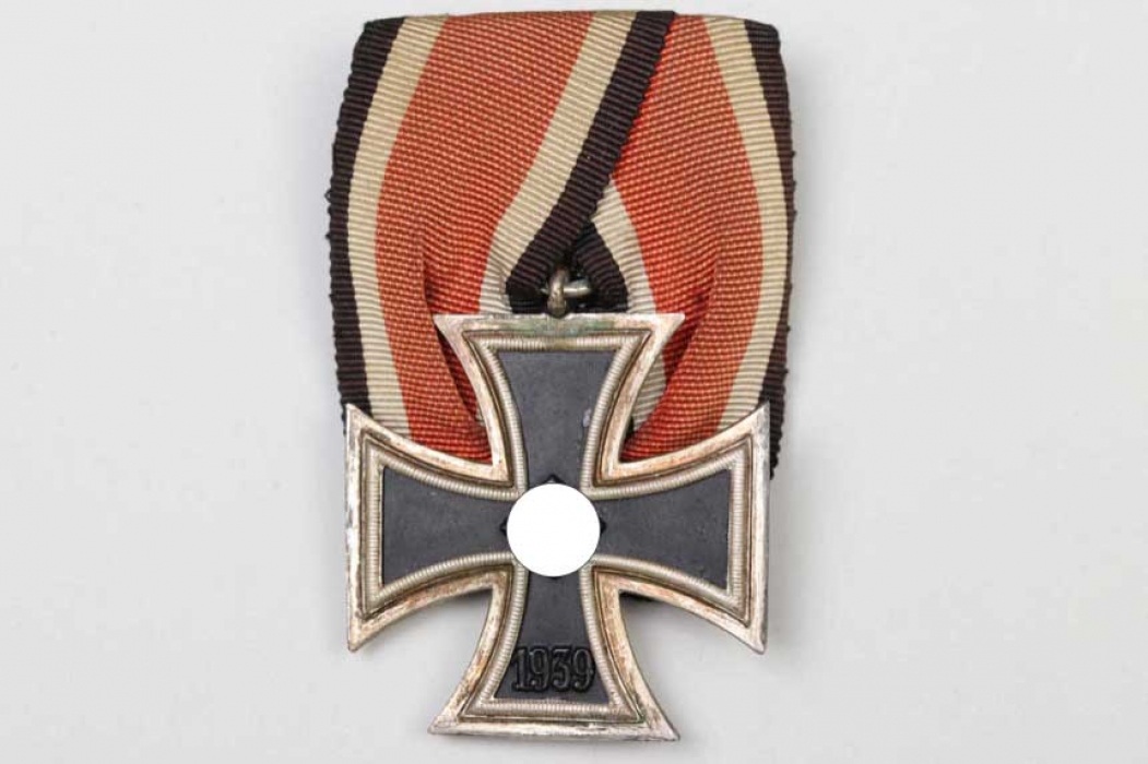 1939 Iron Cross 2nd Class on medal bar - Juncker (zinc core)