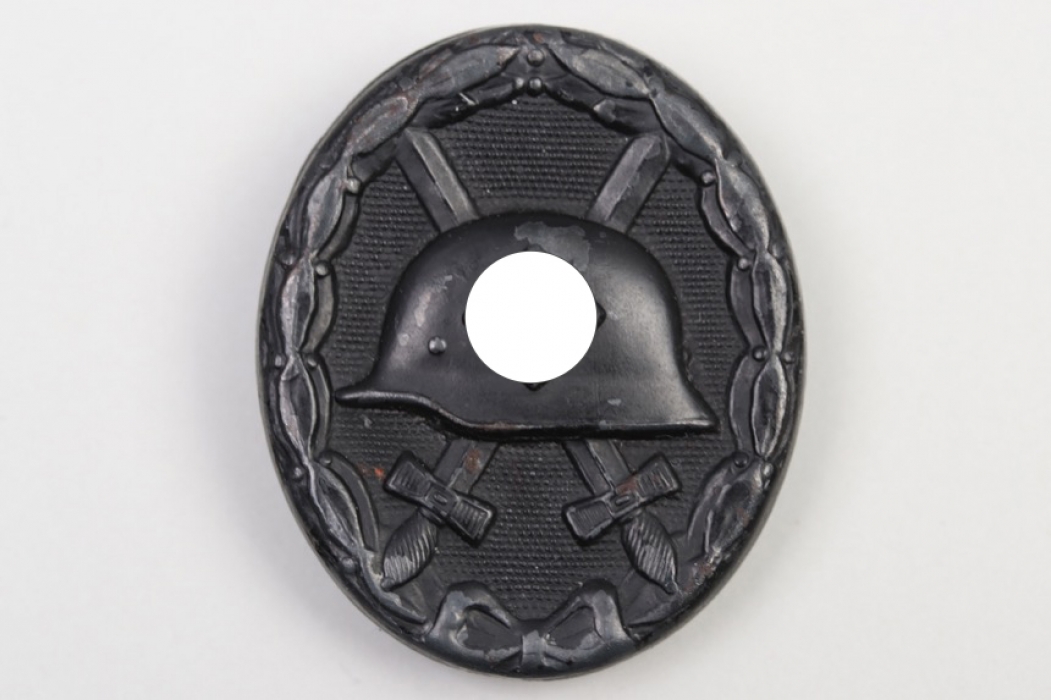 Wound Badge in Black - 32 (wide hinge)