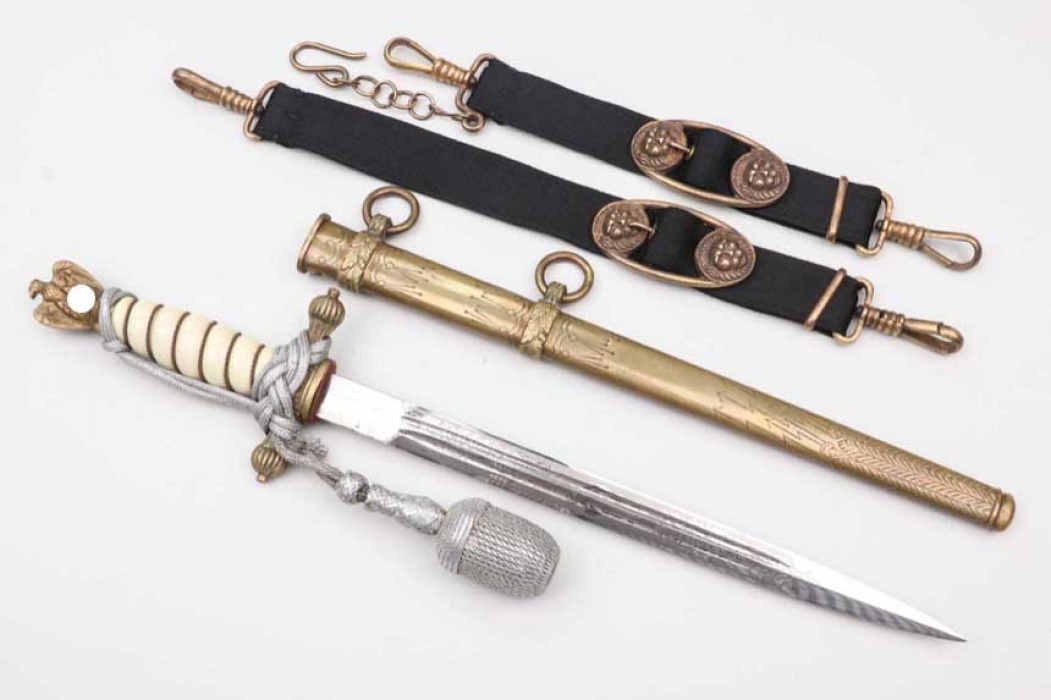 Kriegsmarine officer's dagger with hangers & portepee - Höller