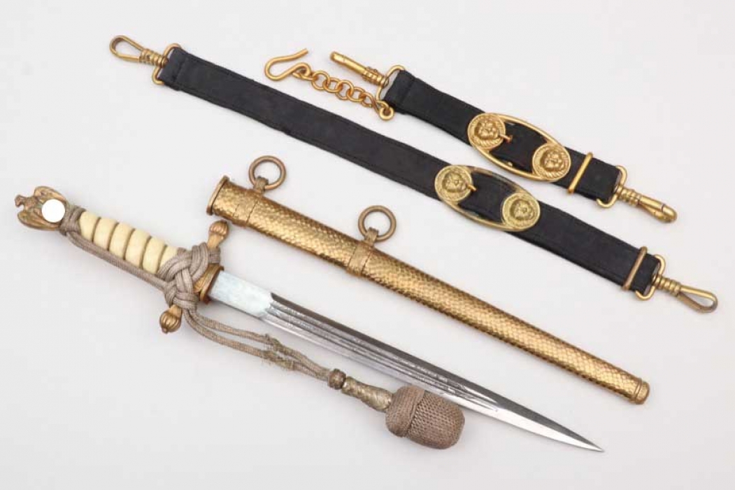 Kriegsmarine officer's dagger with hangers & portepee - Eickhorn