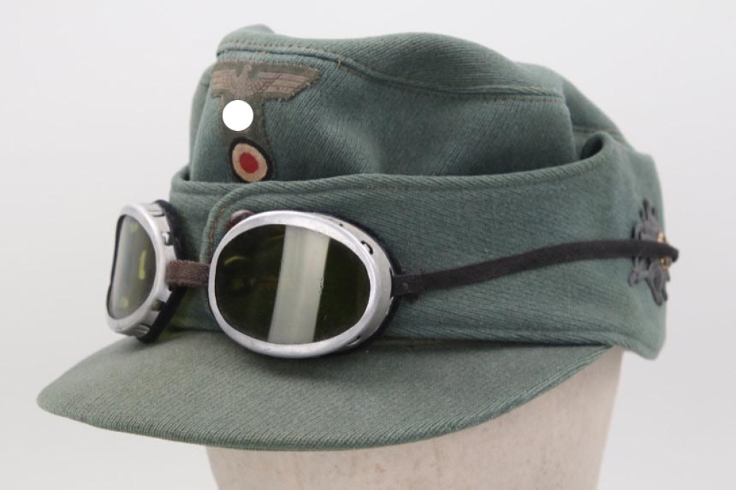 Heer Gebirgsjäger mountain cap with sun goggles