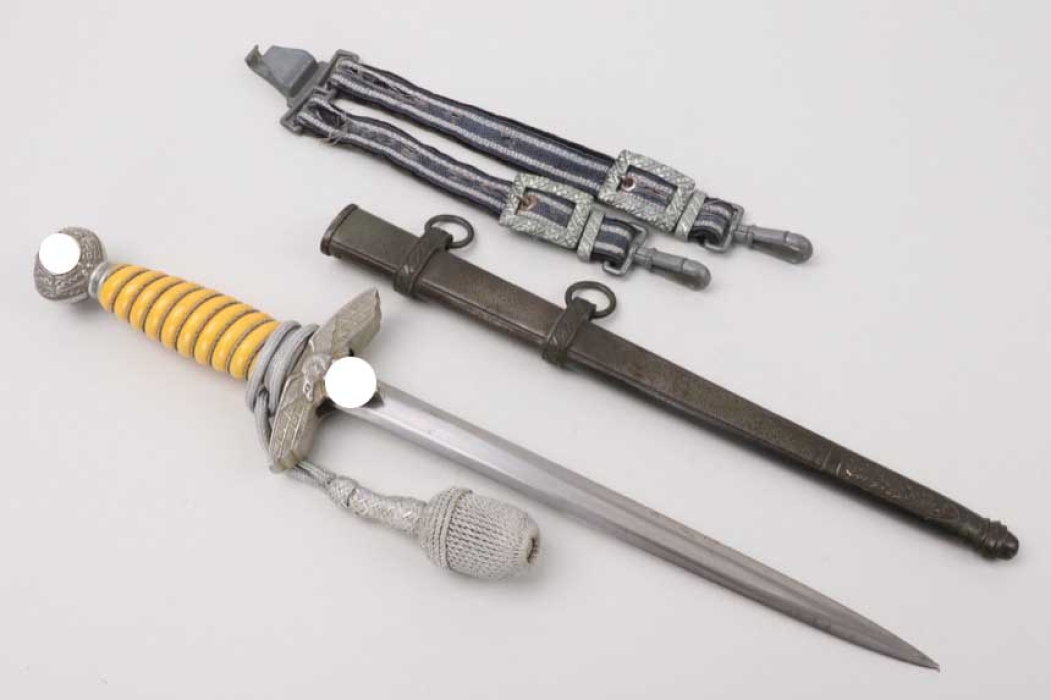 Luftwaffe officer's dagger with hangers and portepee