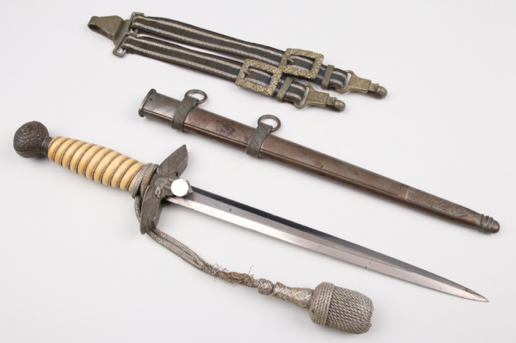 Luftwaffe officer's dagger with hangers and portepee