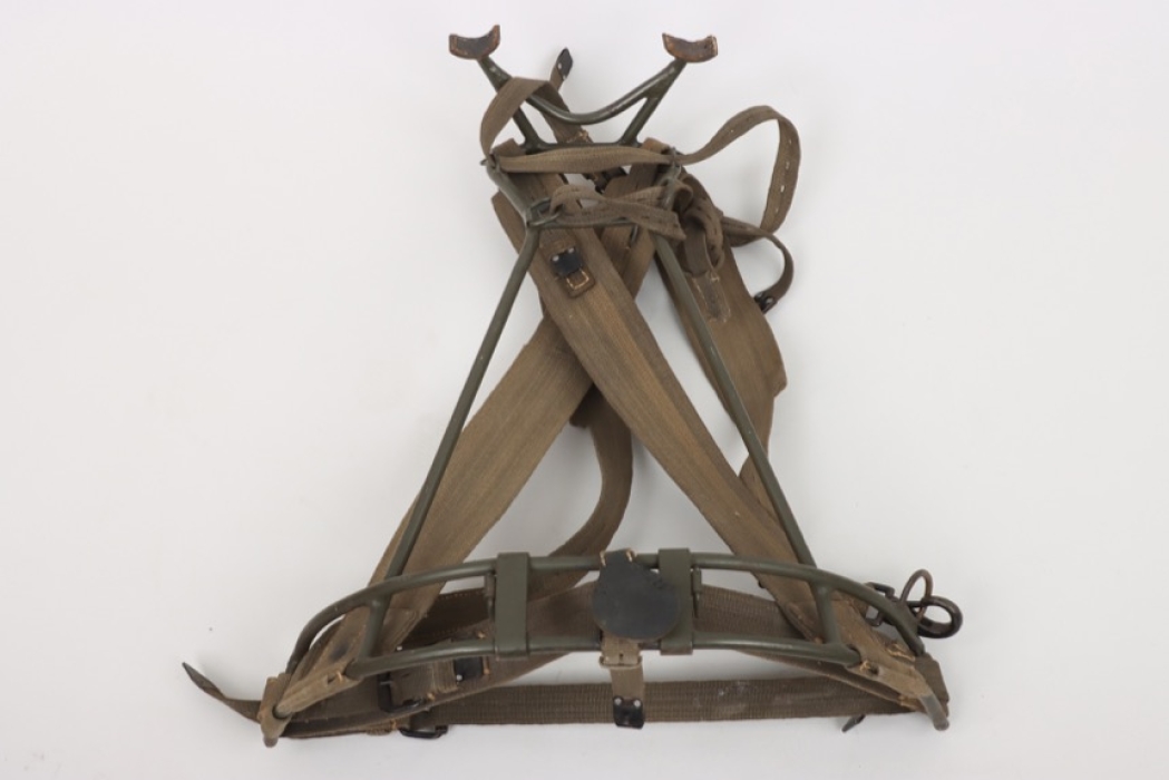 1944 Wehrmacht pack frame for "8 cm Granatwerfer 34" gun barrel - bvk