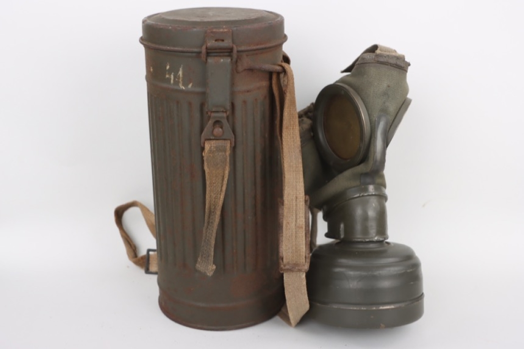 Wehrmacht gas mask in can