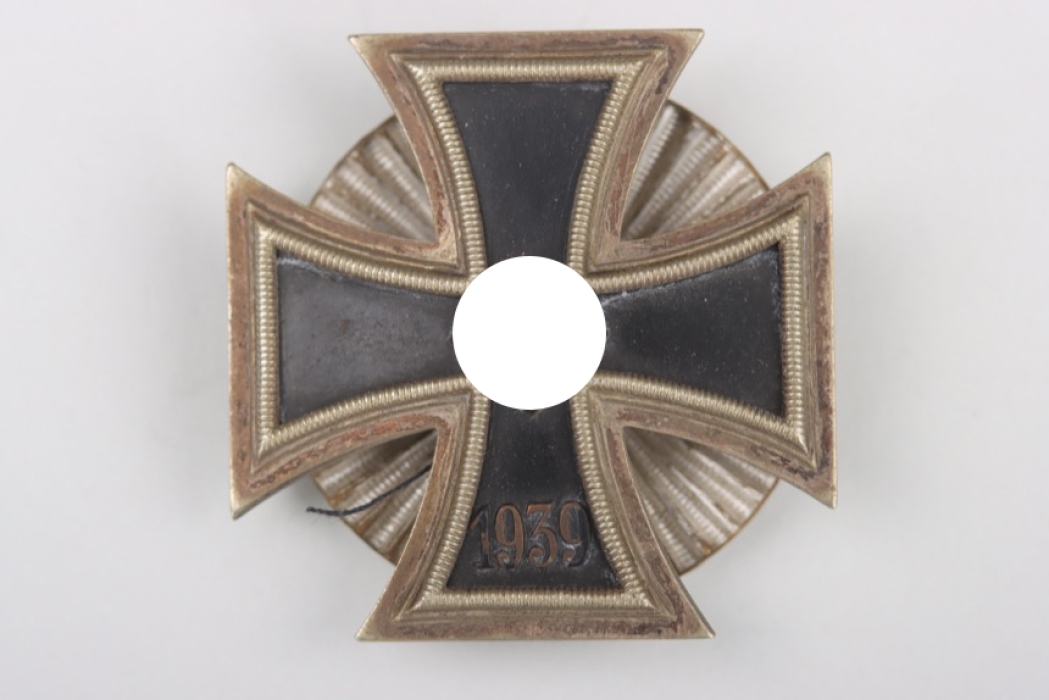 1939 Iron Cross 1st Class on clamshell screw-back