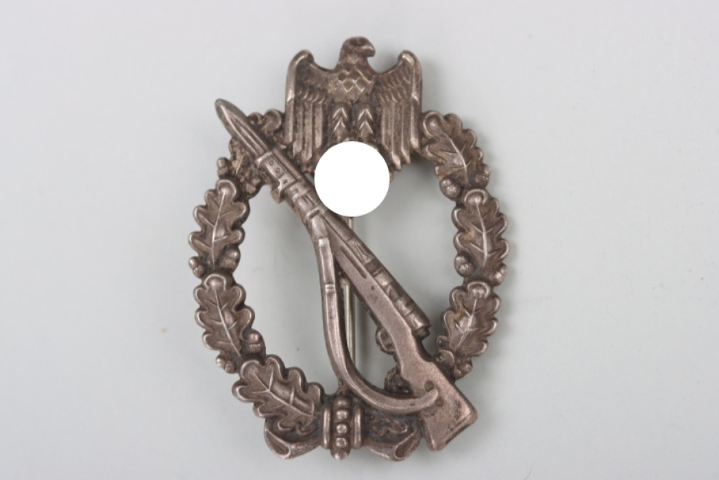 Infantry Assault Badge in Silver "FLL"