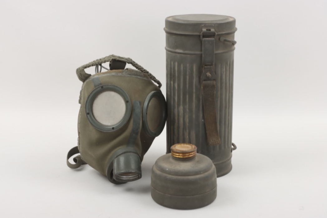 Horde find - M38 gas mask with can and stretcher