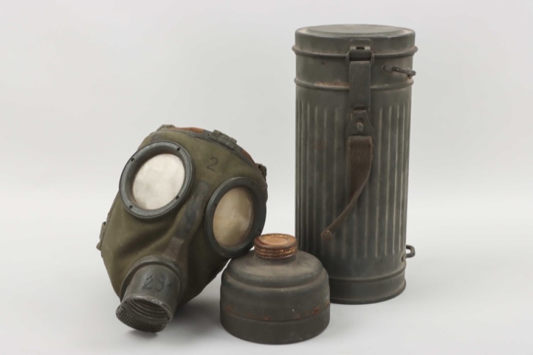 Horde find - M38 gas mask with can and stretcher