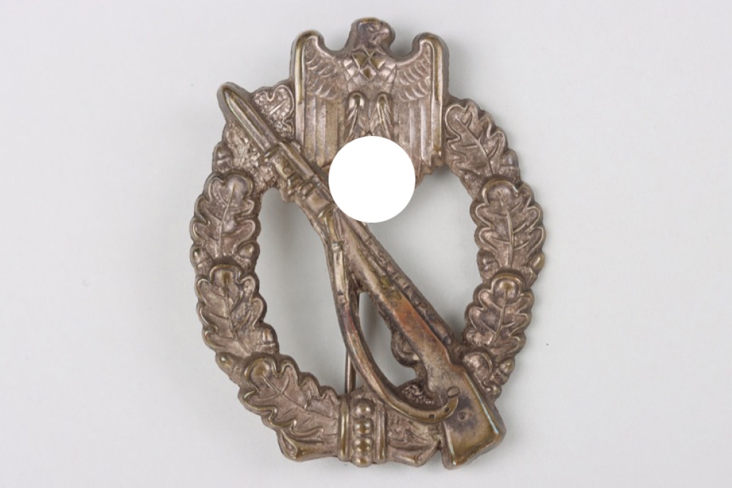 Infantry Assault Badge in Silver "S&H"