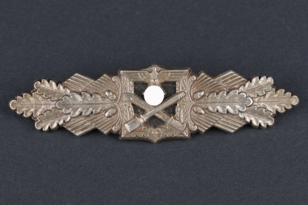 Close Combat Clasp in Bronze