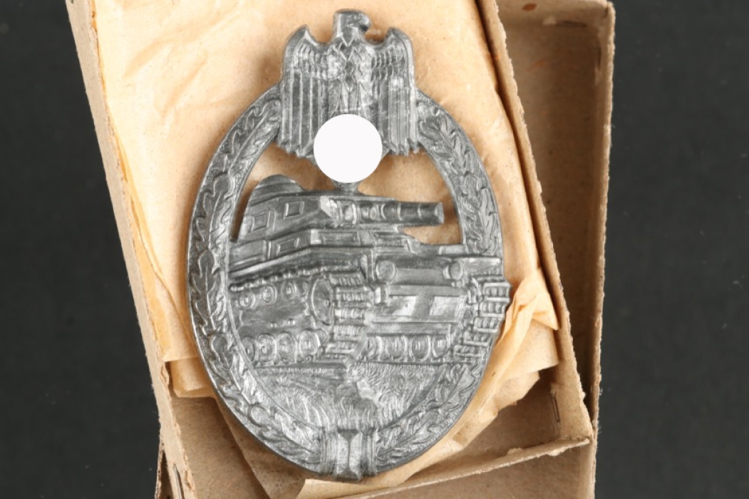 Tank Assault Badge in Silver in case - Aurich