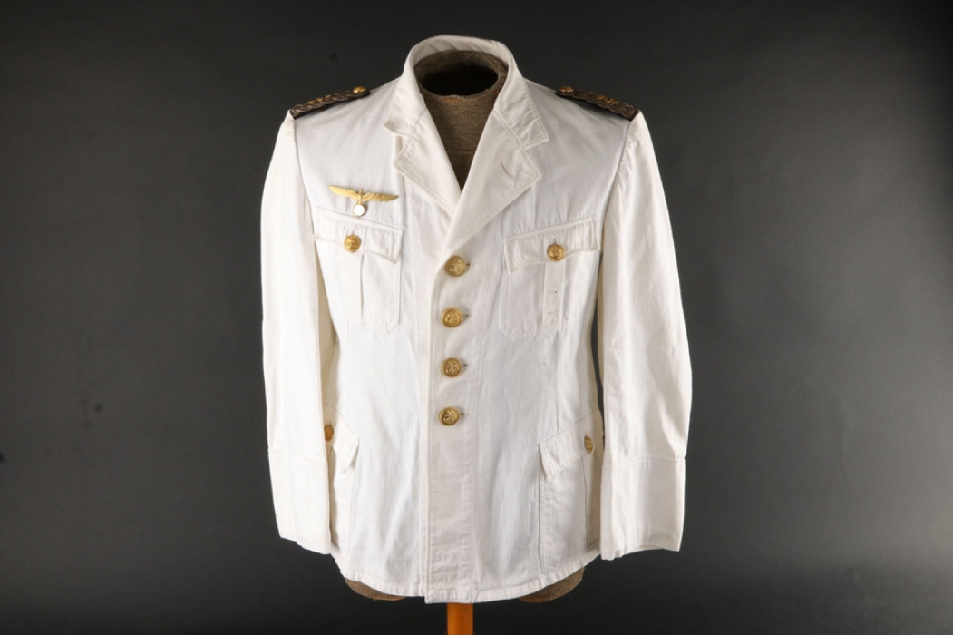 Kriegsmarine white summer tunic of a Marineoberstabsarzt